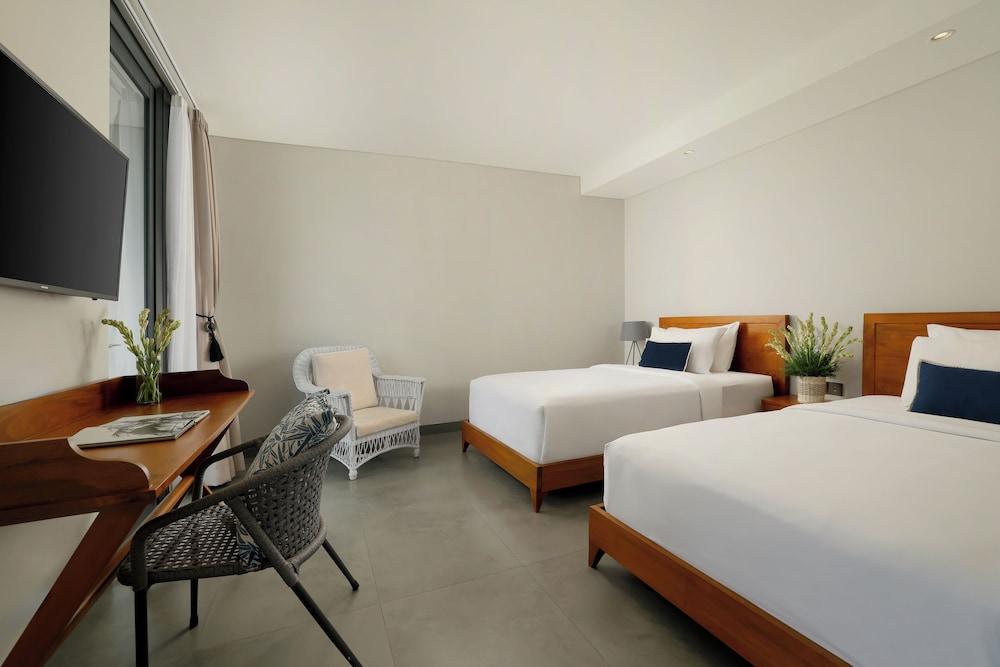 Santos Cliff View by Nakula