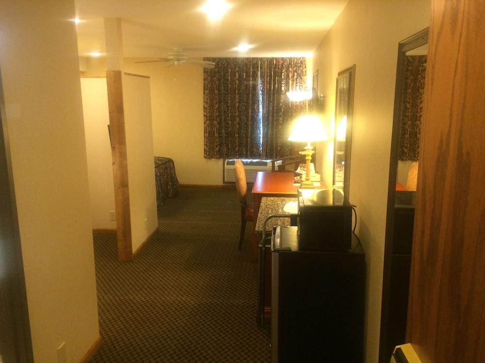 Indian Hills Inn & RV Park