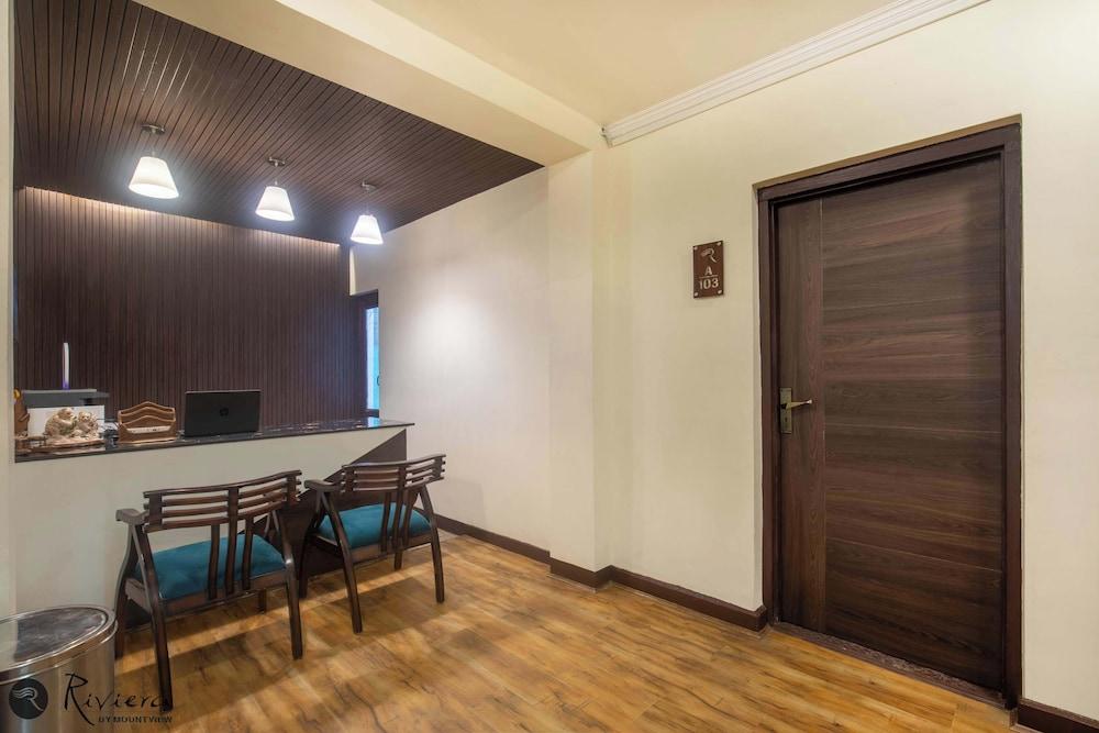 Hotel Riviera By Mount view