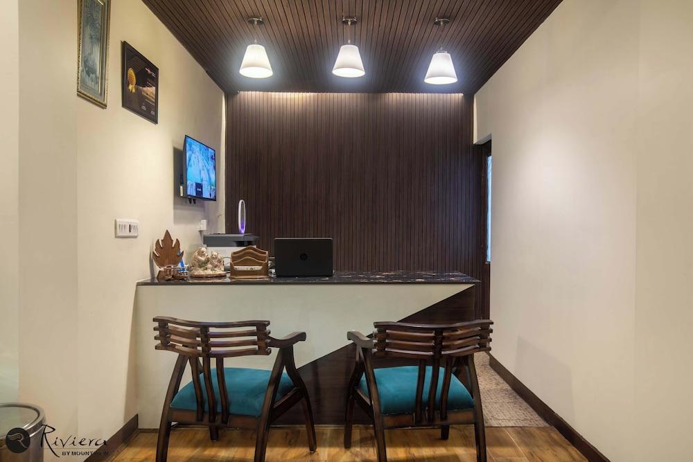 Hotel Riviera By Mount view
