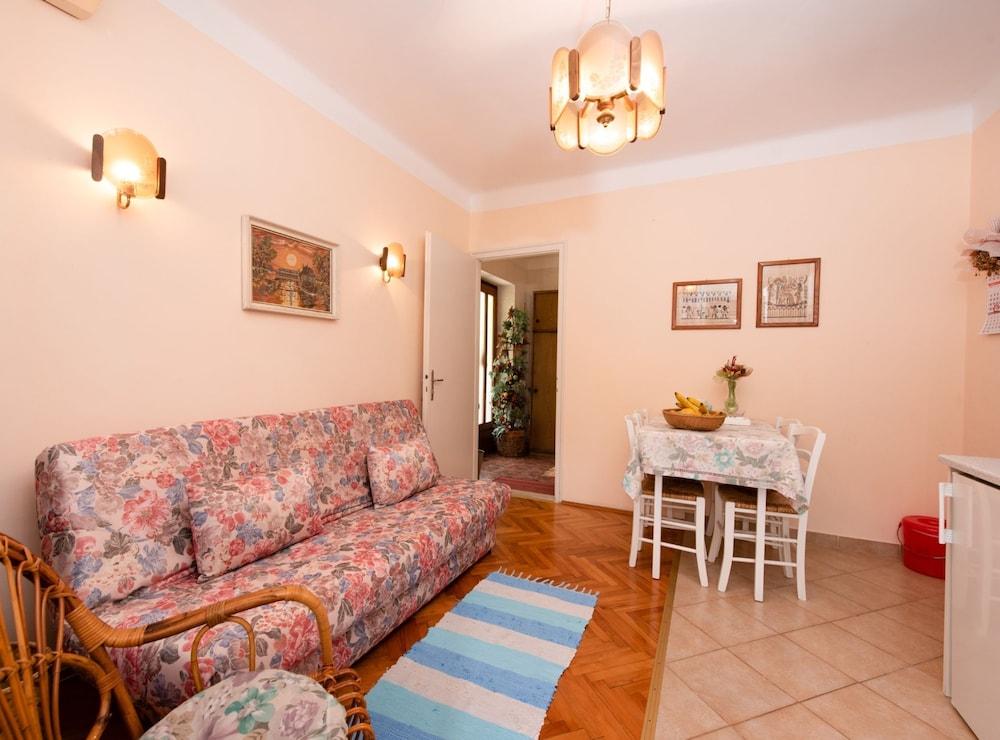 Elegant Lovran Apartment With Large Outdoor Area