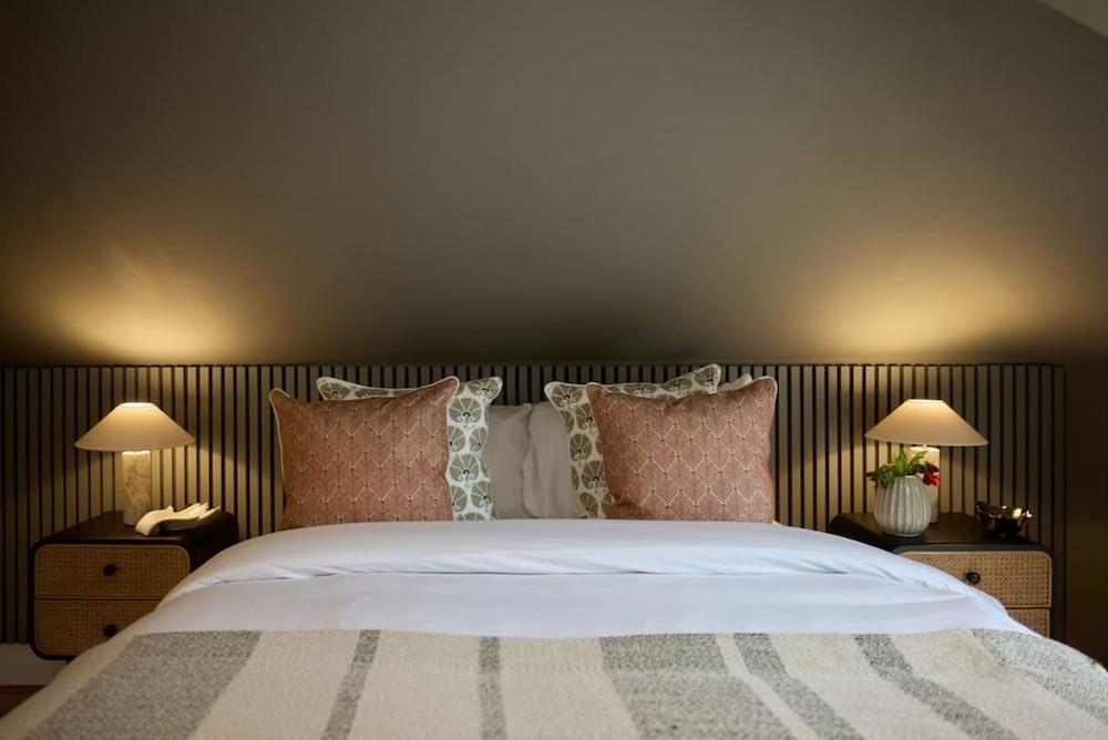 The Kensington Palace Hideout - Homely 5bdr House With Patio and Balcony