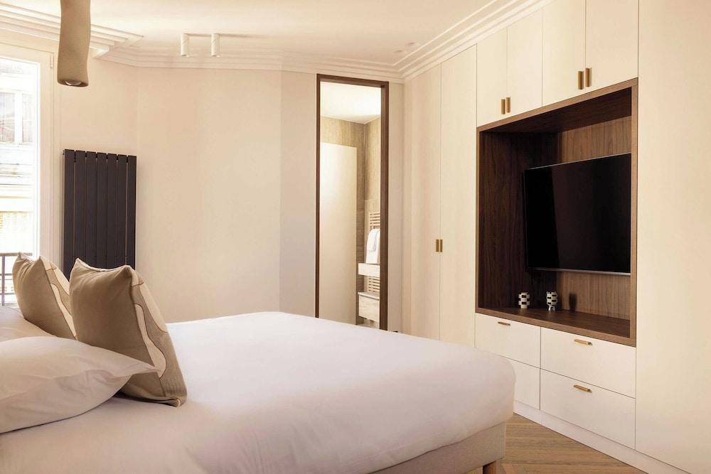 Apartment for 8 People in Grenelle