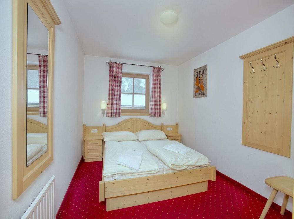 Chalet in Konigsleiten Near Ski Bus & Pool