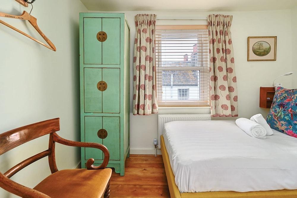 Host Stay Foundry Colours