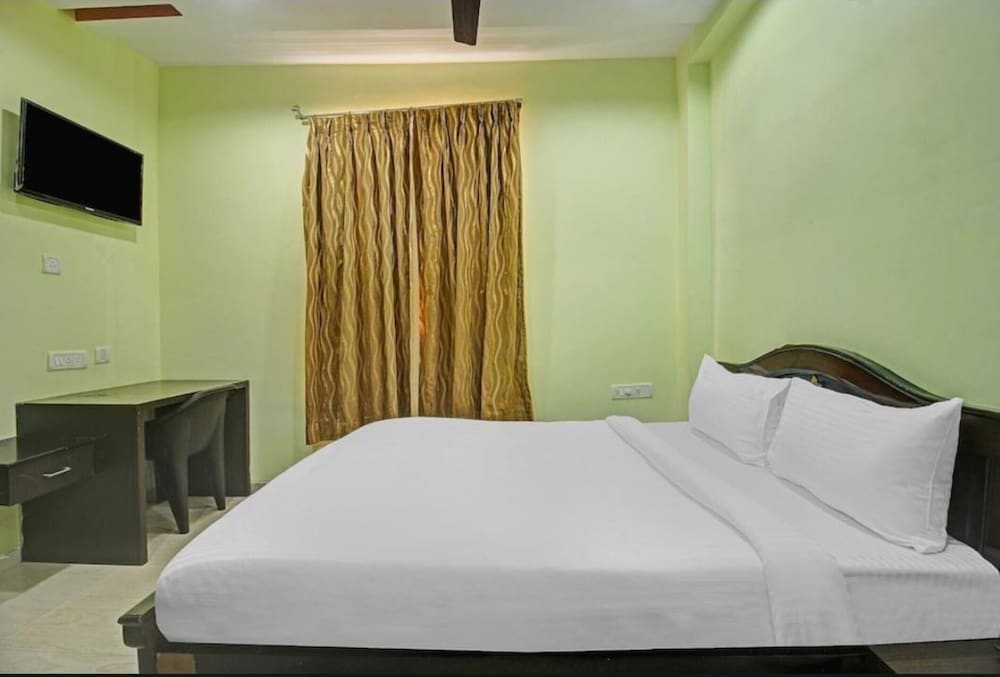 Goroomgo LA GRACE Suit Bhubaneshwar