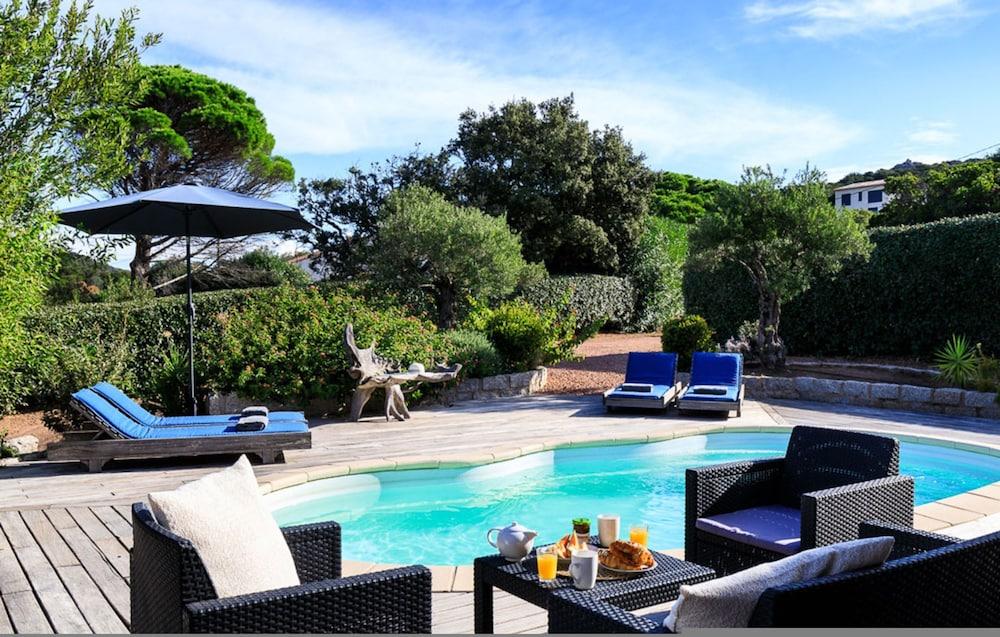 Villa Amelie With 2 Bedrooms and 2 Bathrooms