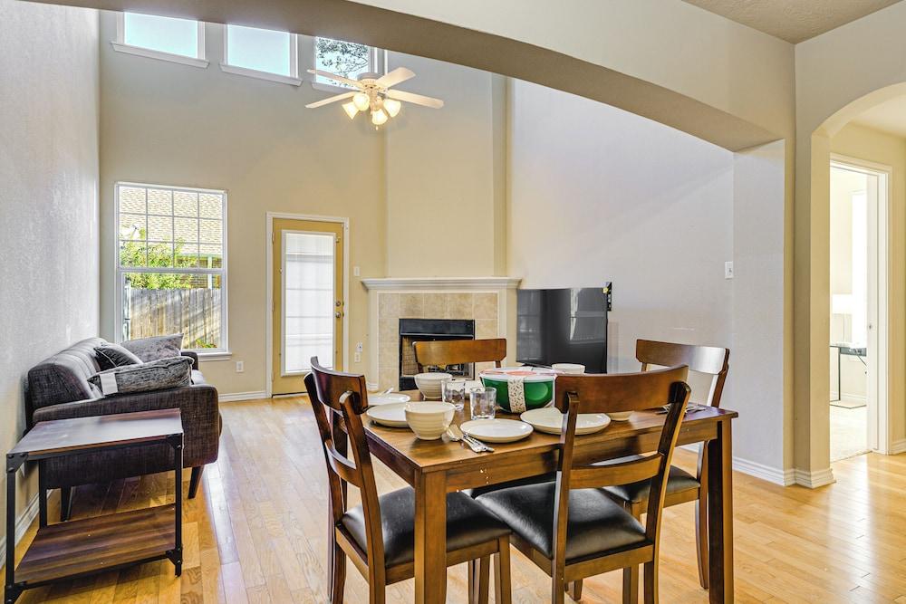 6 Mi to Texas A&m: Home w/ Pool Access