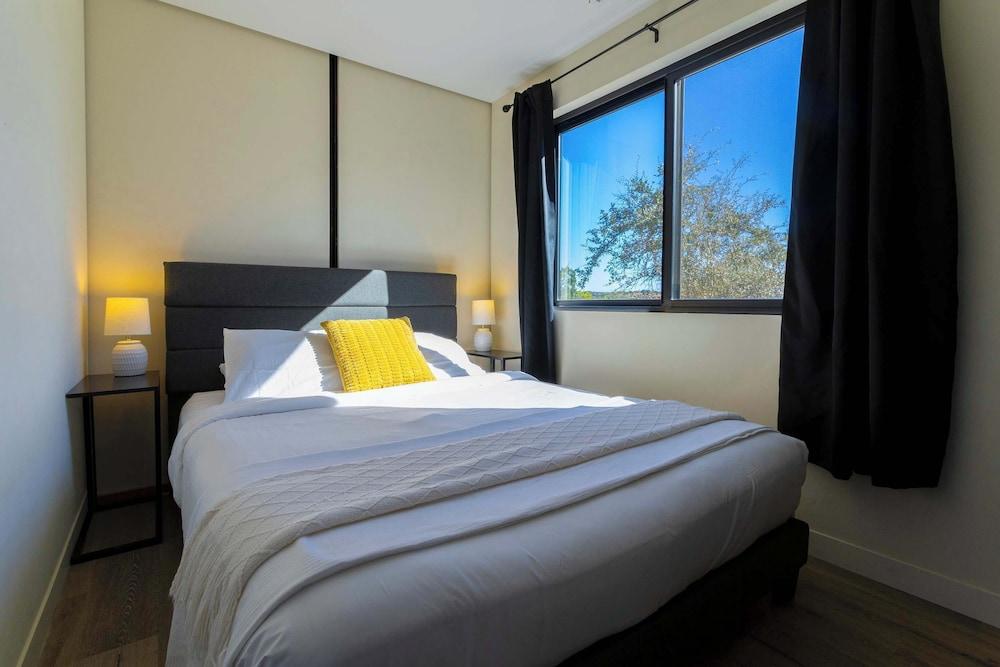 Creator Cabin, Contemporary Getaway With Sauna