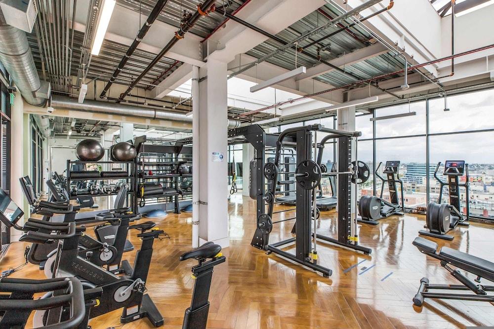 Stylish 2br/2ba At HWH by Oneluxstay