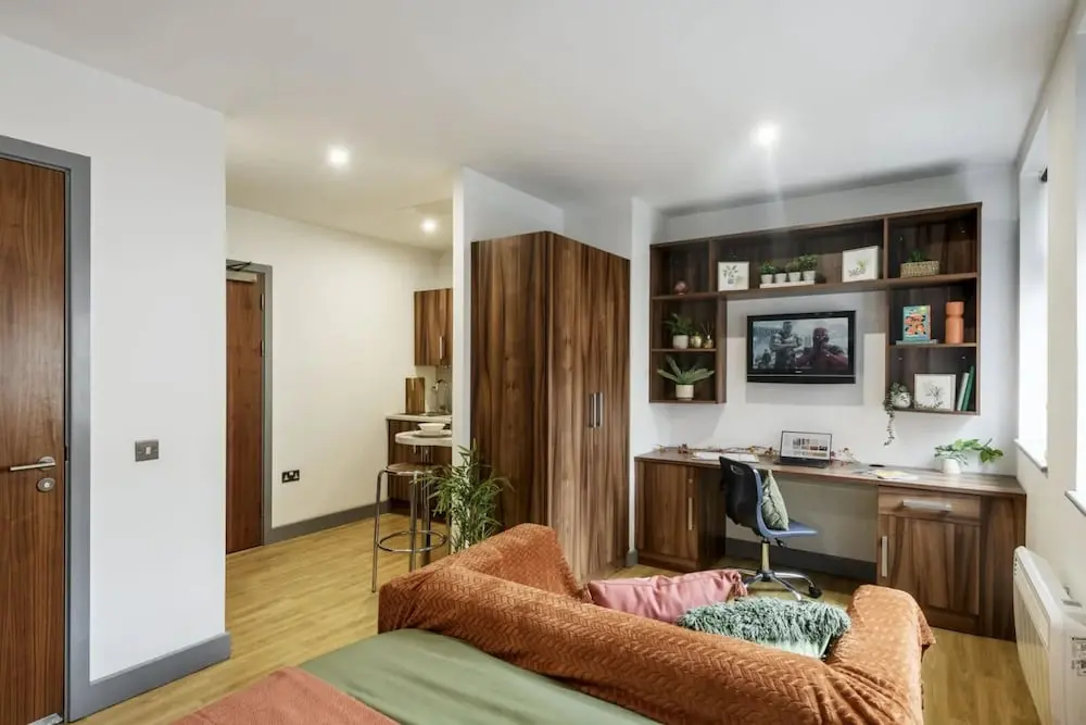 Student Only King Square