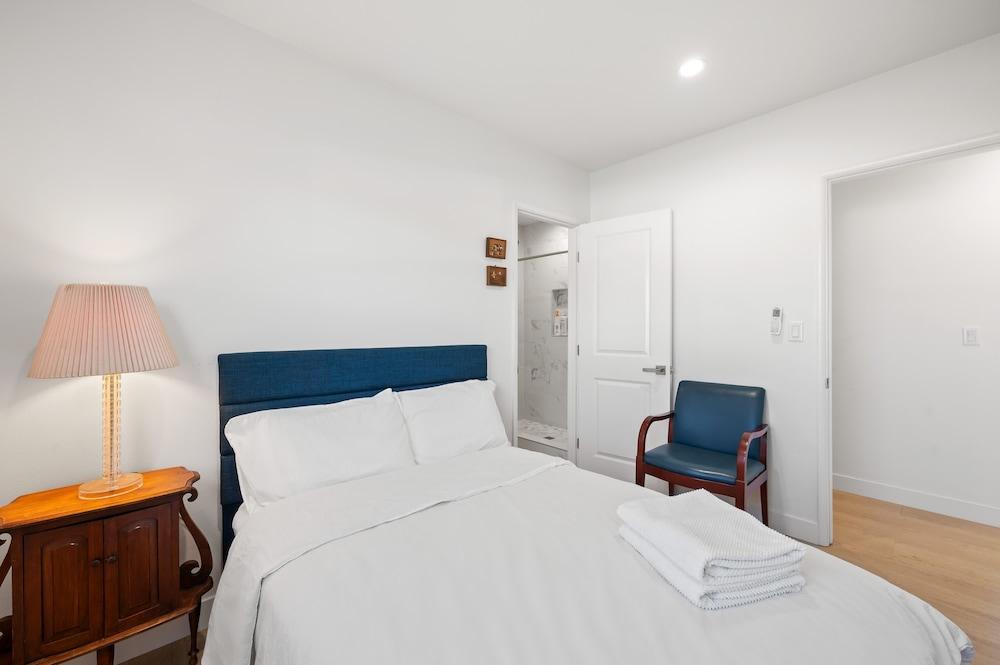 Cozy Stylish Home Spacious Fully Equipped Stay