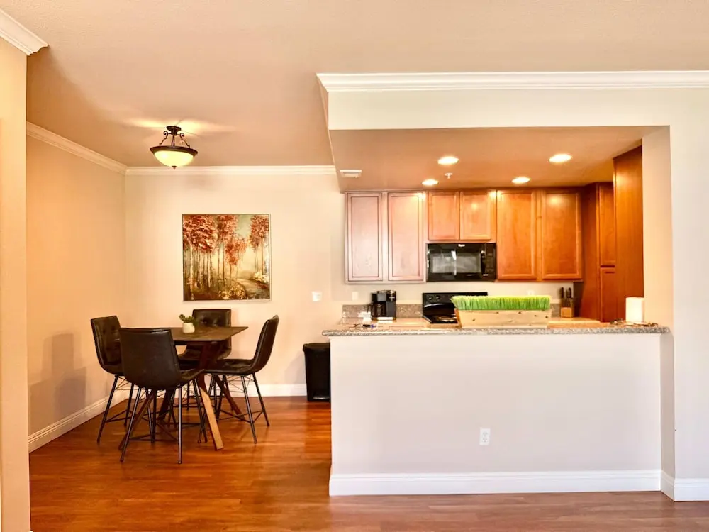 New Upscale 1BR Stay With Mini Golf Sauna Year-round Pool