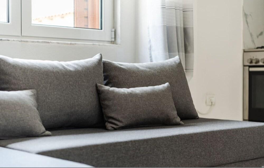 Elegant Apartment Comfort in Shkod r s Heart