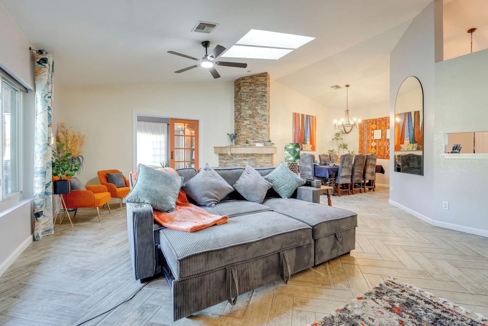 Luxe Outdoor Oasis: 'palm Tree Villa' in Chandler