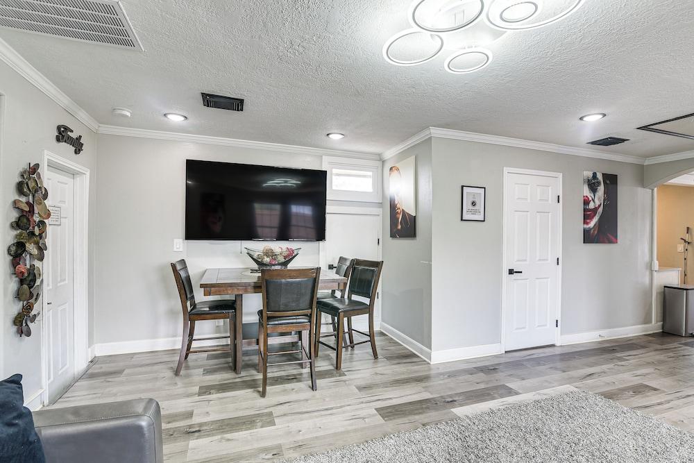 Walkable Apt 2 Mi to Dtwn: Houston Retreat!