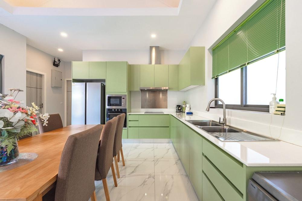 Villas 6BR 2 Pools For Group Vibe V193