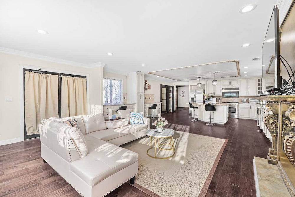 Stunning Roman Design 7bed5bath in Heart San Jose