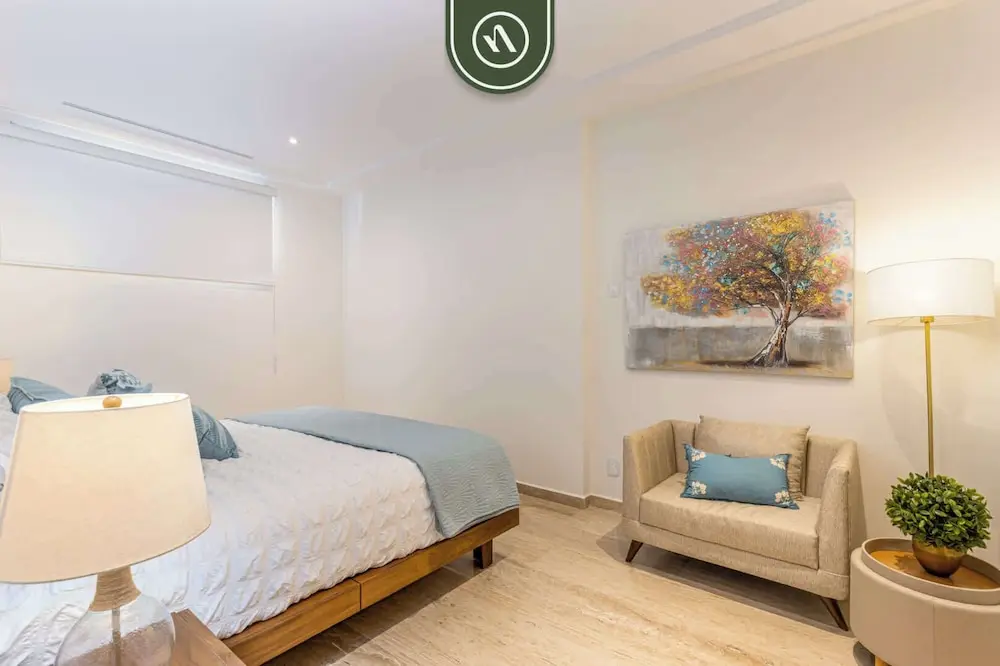 Luxury 2 BR Condo - Oceanview Pool - Gym