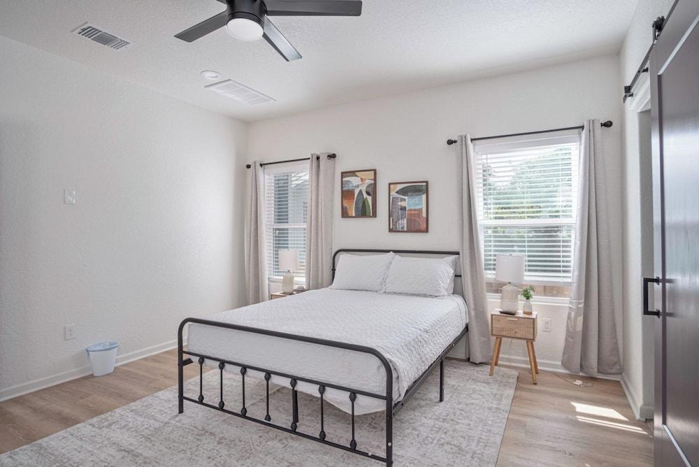 Enjoy 4br/3ba Comfort & Convenience Near Downtown!