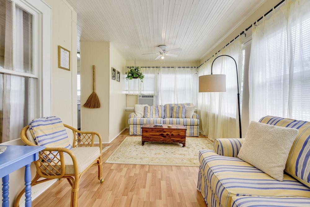 < 1 Mi to Dtwn Bradenton & Riverwalk! Sunny Apt