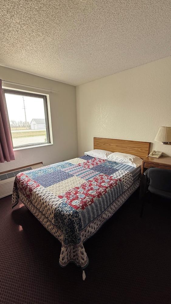 Clarion Hometown Inn