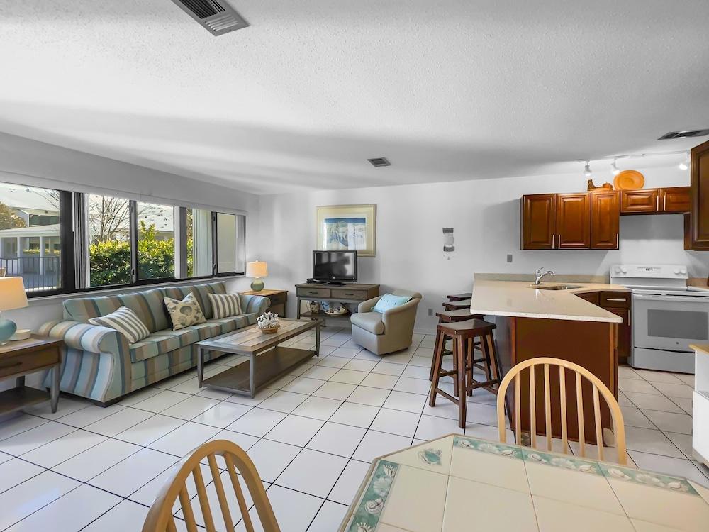 Hidden Beach Villas - 111 - Studio villa by RedAwning