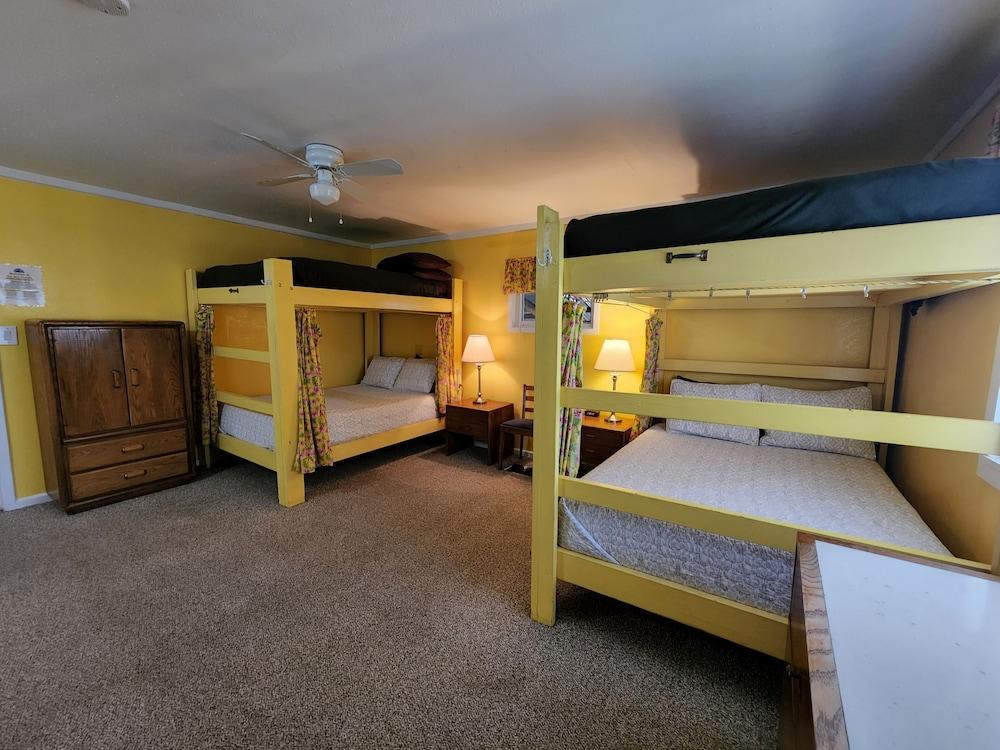 Inn the Clouds Hostel & Inn