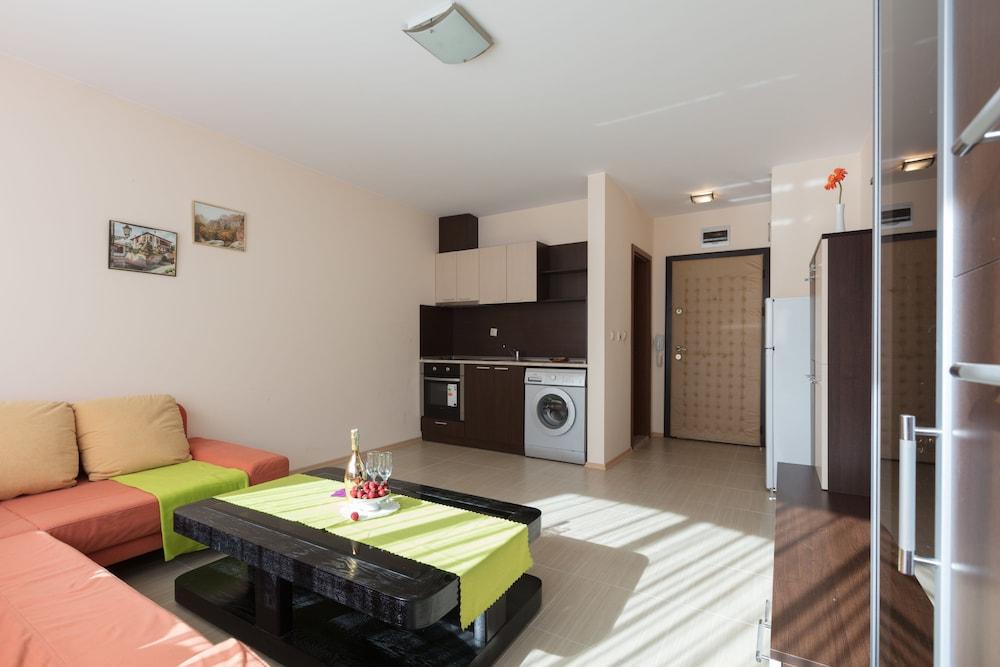 Beachfront Studio in Rich Beach