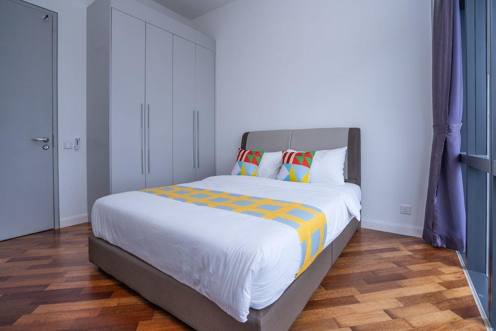 OYO Home 89725 Beautiful 3br Grand Medini