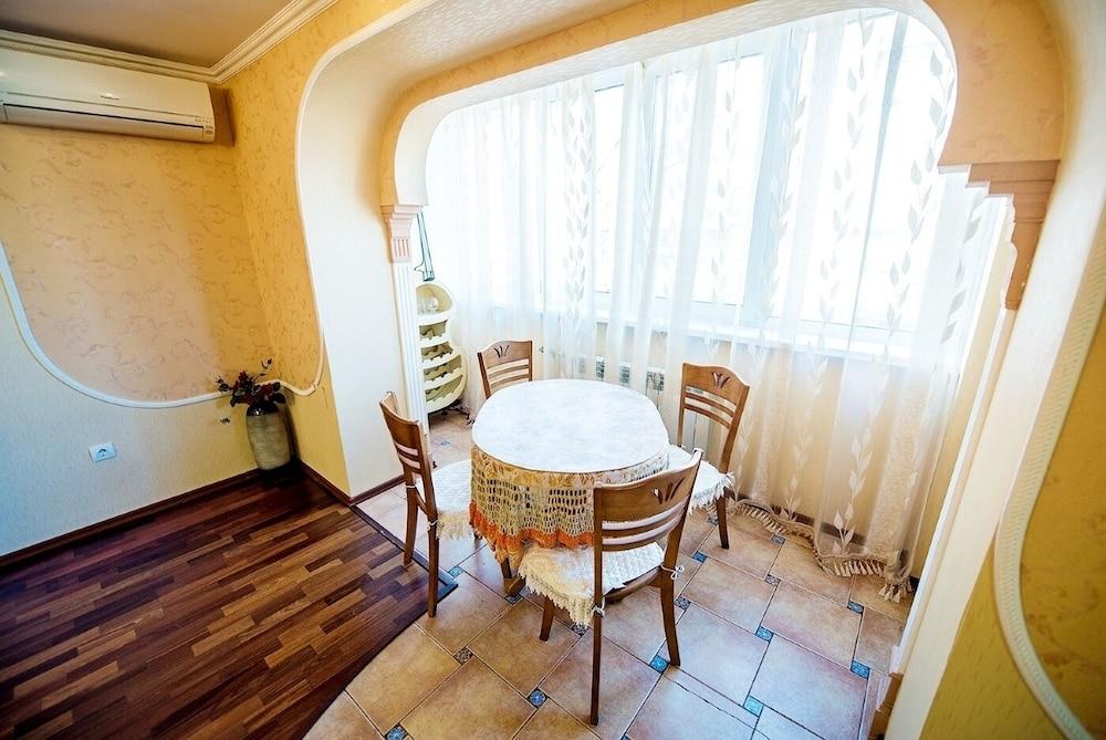 Apartment on Svetlanskaya 183