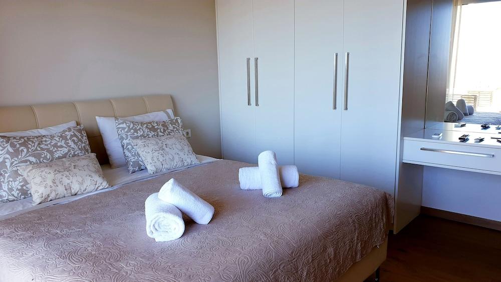 Luxurious Brand New Flat Sea View