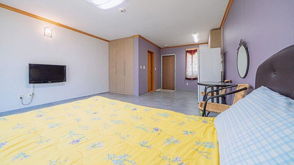 Youngwol Cloud Garden Pension