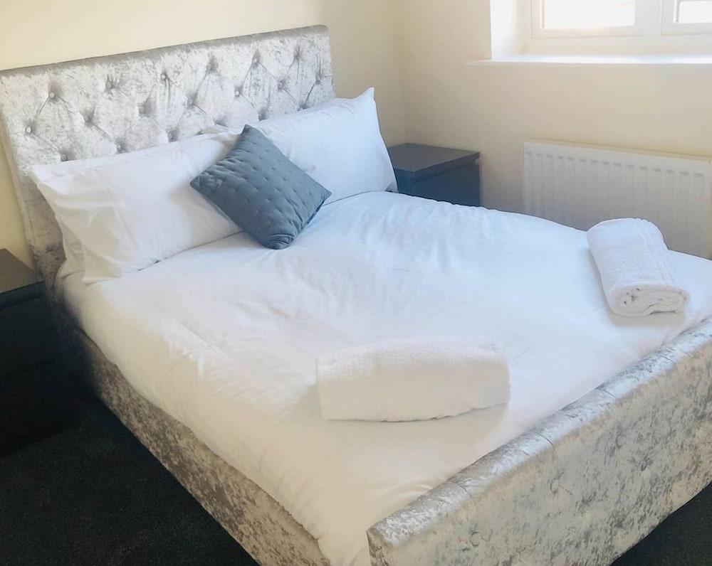 Canal Waterfront Townhouse