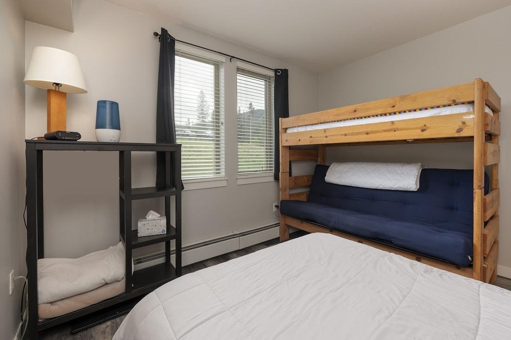 Founders - 4374 2 Bedroom Condo by RedAwning