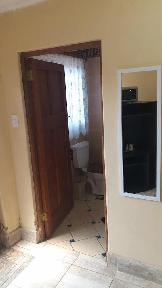 Karl Heyne Guesthouse Double Room