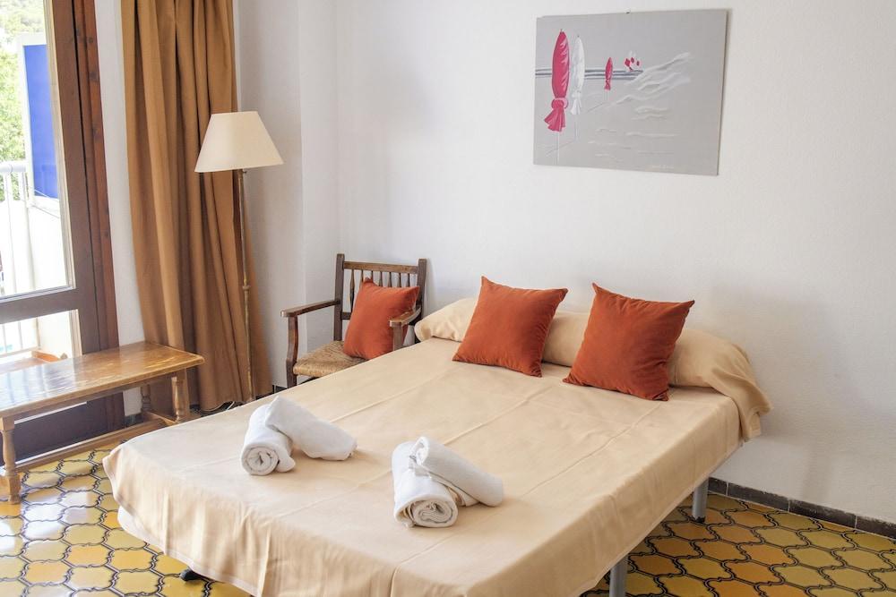 Apartamentos Cala LLonga Playa Ibiza