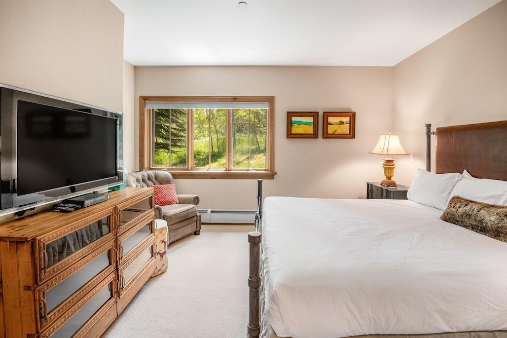 40 Goshawk 5 Bedroom Home by RedAwning