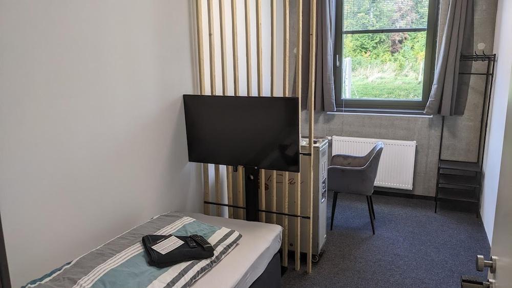 Boardingrooms Direct A8, Close to Stuttgart, 25min