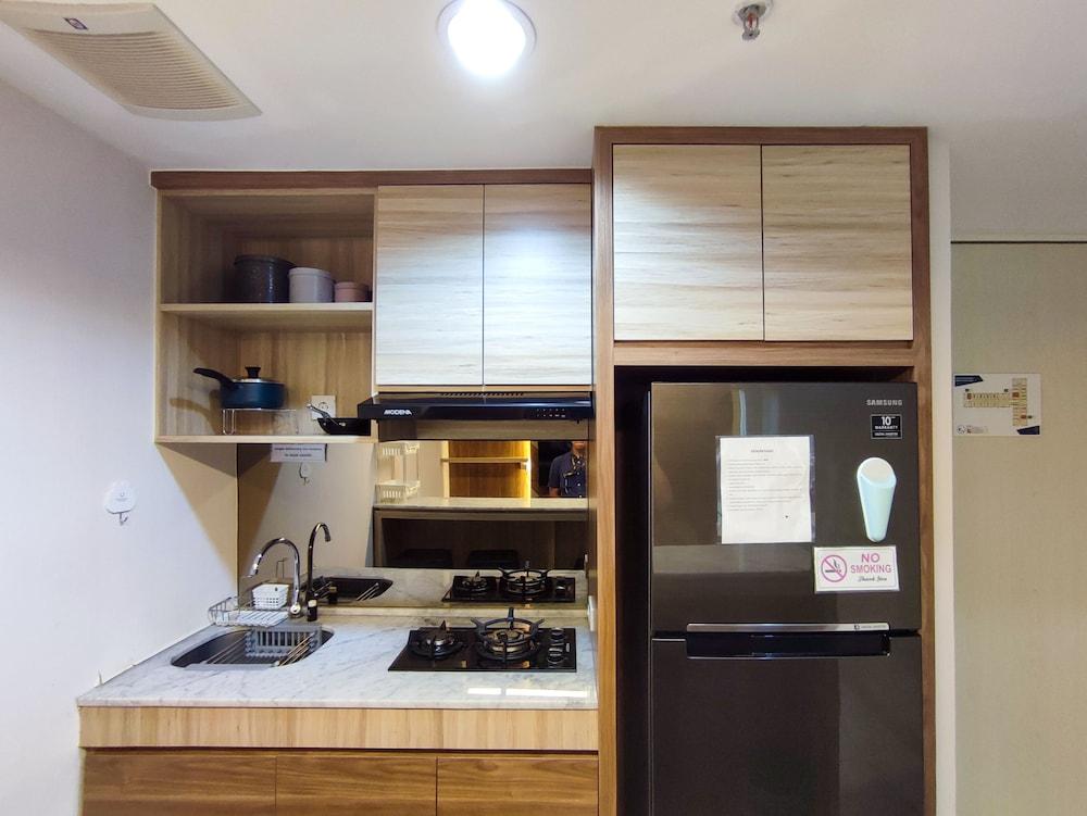 Fancy And Nice 1Br With Extra Room At Amartha View Apartment