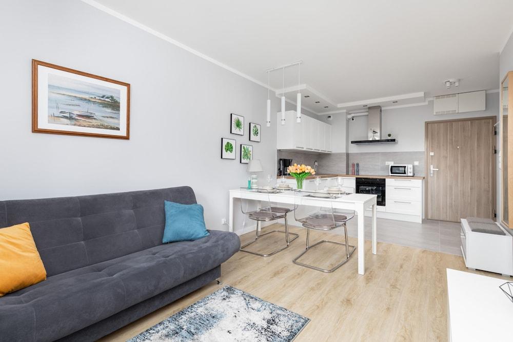 Modern Apartment Karsiborska by Renters