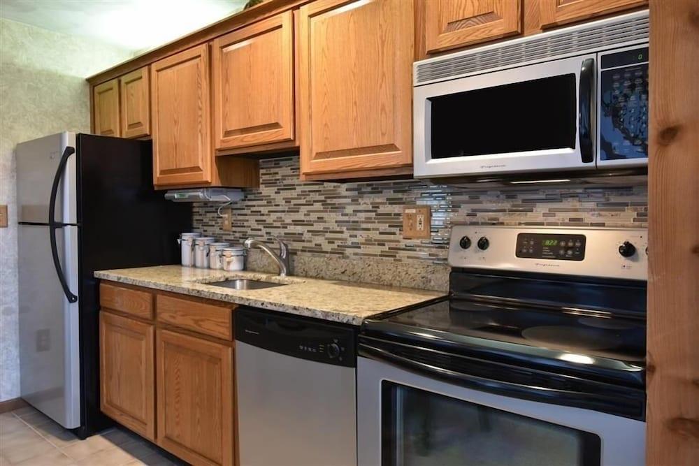 Seven Springs 1 BR Loft Condo, Ski In Ski Out! by RedAwning