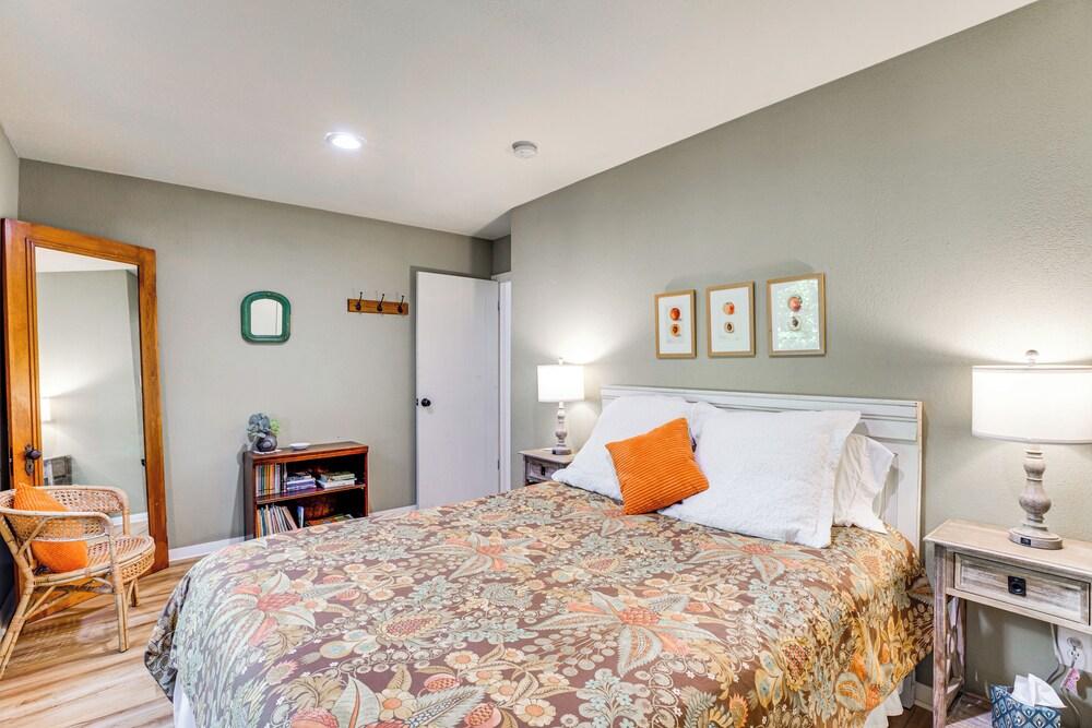 'mesa View House' w/ Hot Tub: Walk to Winery!