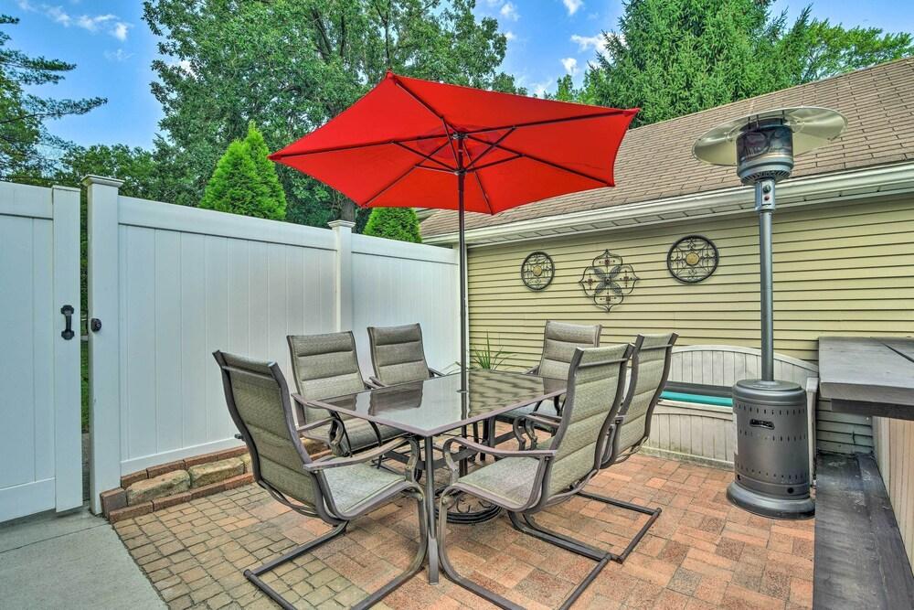Pet-friendly Taylor Home w/ Backyard Oasis!