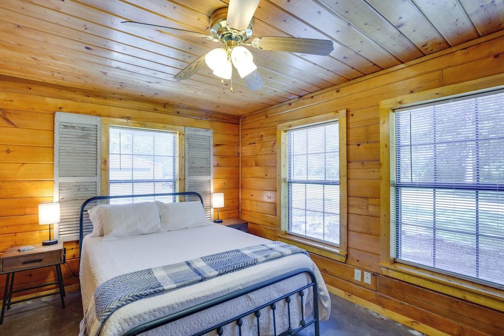 Angler's Cabin: Direct Lake Fork Access, By Marina