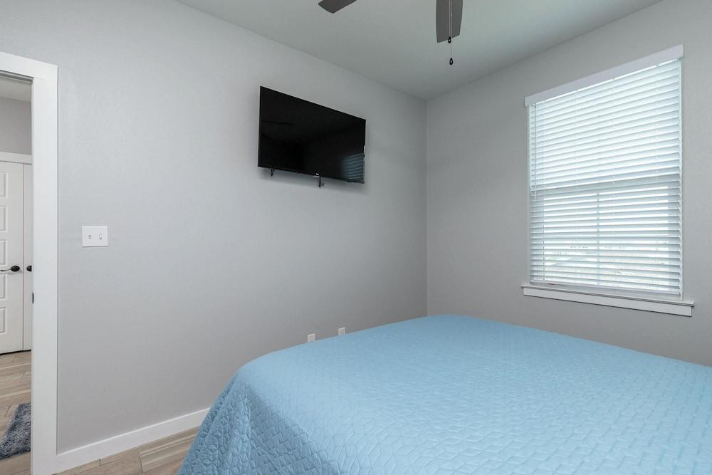 Modern Comfort, 3 Bedroom, Pets