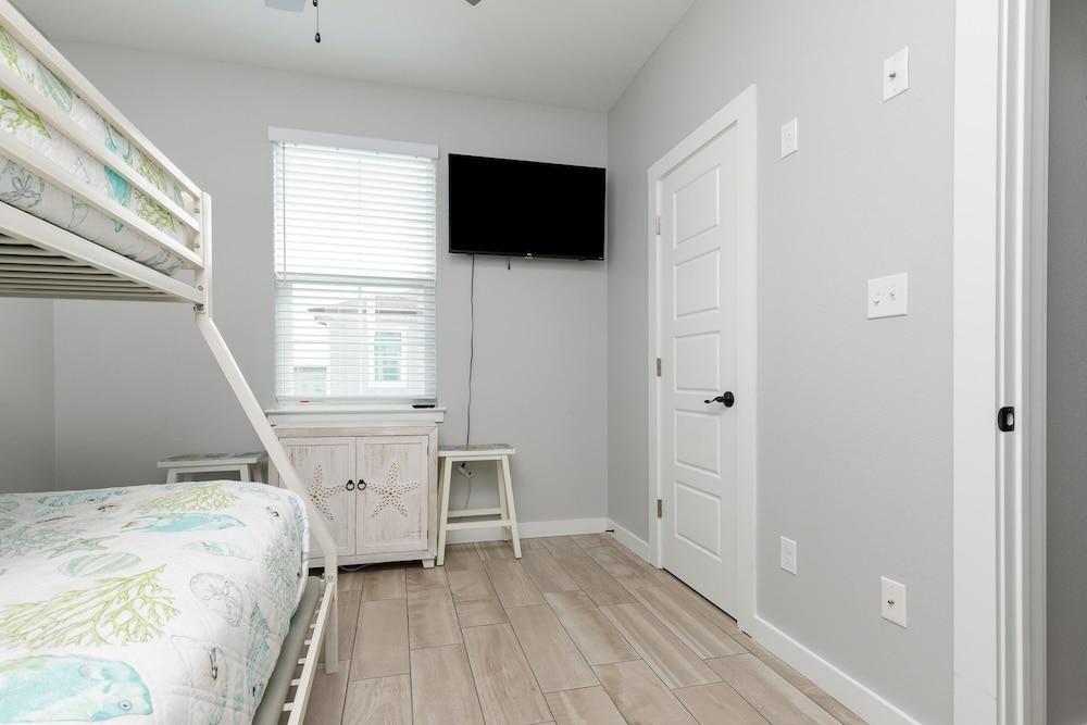 Modern Comfort, 3 Bedroom, Pets