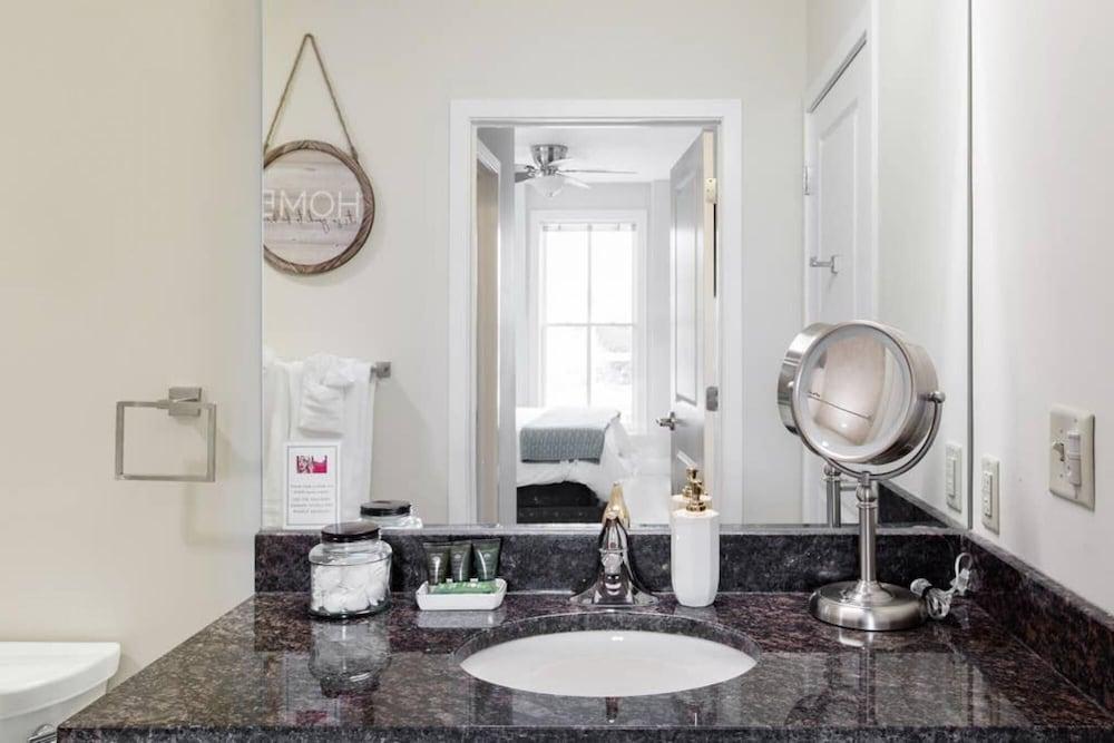 Close to DCA OLD Town With Rooftop Access