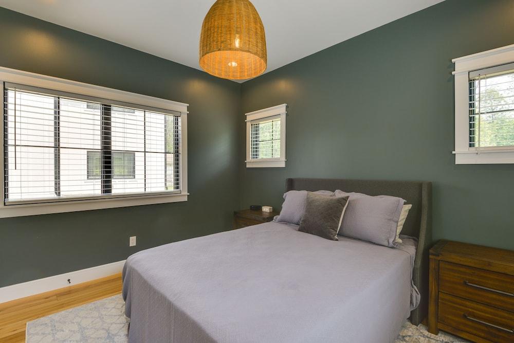 Modern Lake Ontario Escape w/ Beach Access!